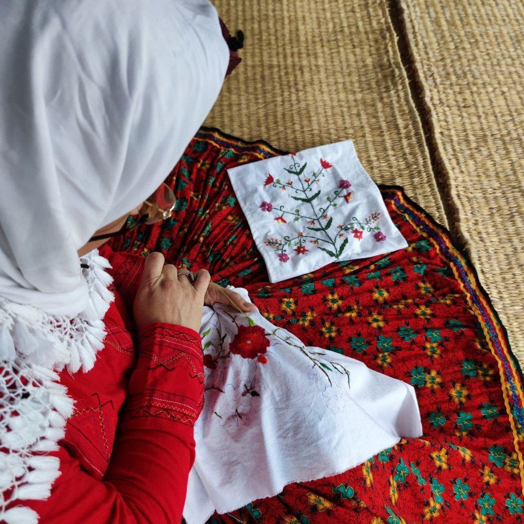 رزرو آنلاین تجربه سوزن دوزی گیلانی با خانم همتی