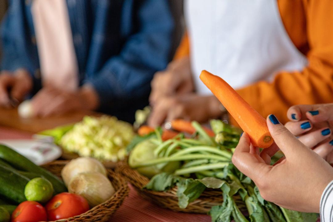 رزرو آنلاین پخت و چشیدن غذاهای گیاهی شیراز با نجمه