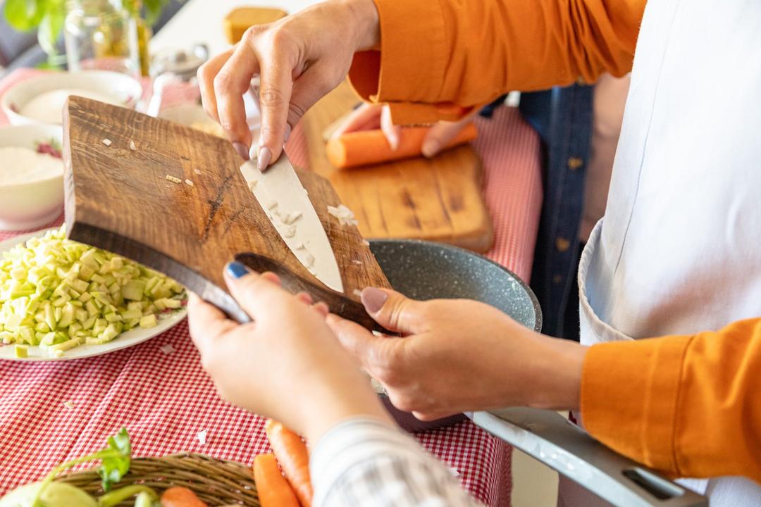 رزرو آنلاین پخت و چشیدن غذاهای گیاهی شیراز با نجمه