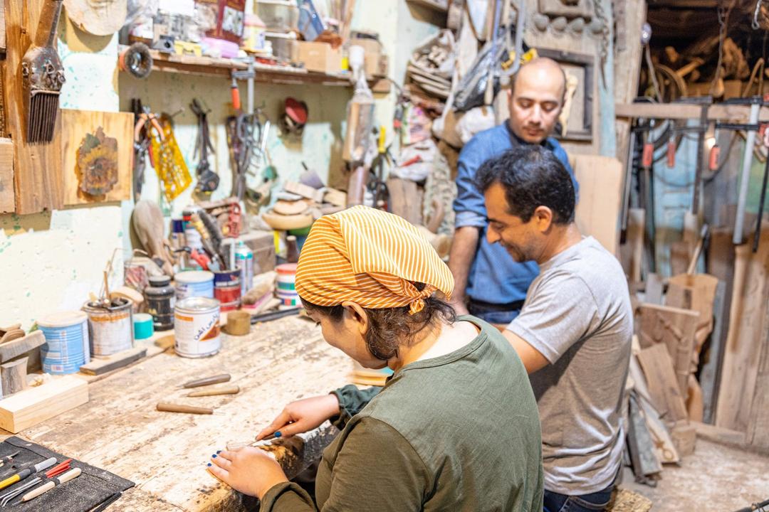 رزرو آنلاین تجربه کار با چوب در بازار وکیل