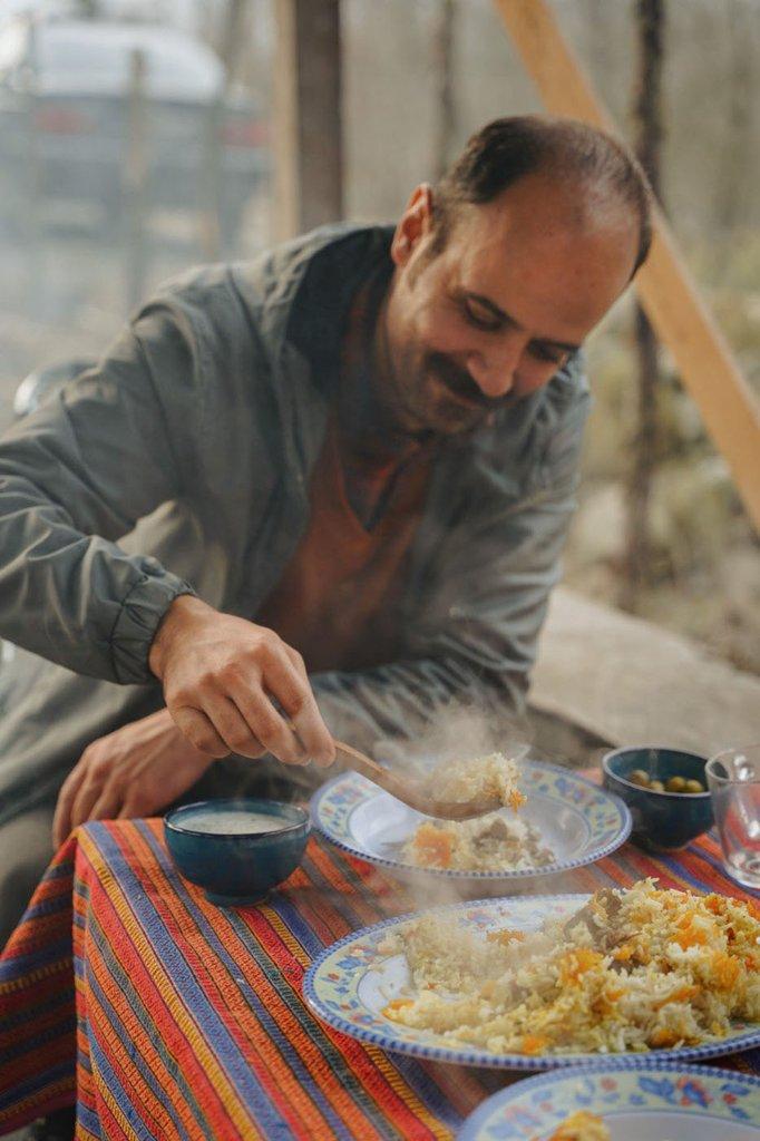 تجربه  پخت تام‌پلو در طبیعت سوادکوه