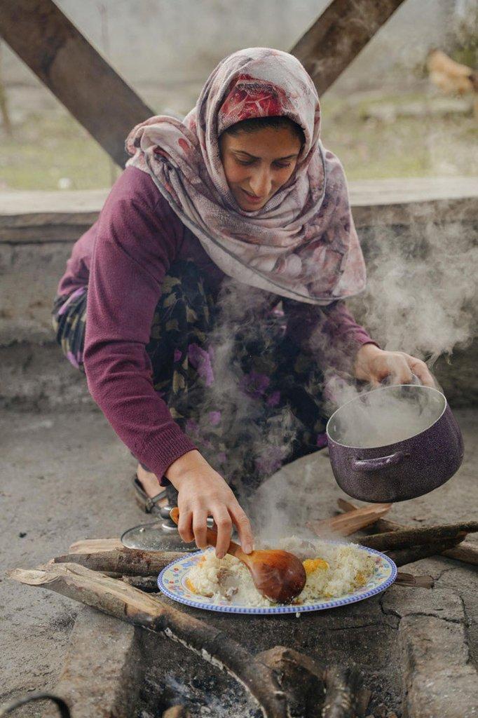 تجربه  پخت تام‌پلو در طبیعت سوادکوه