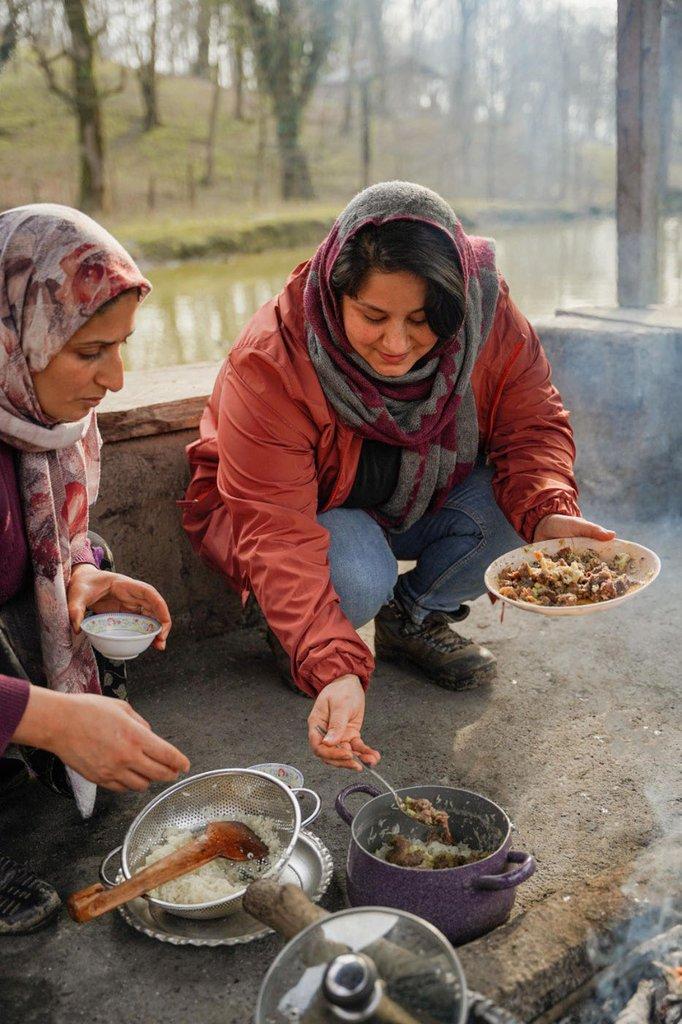 تجربه  پخت تام‌پلو در طبیعت سوادکوه