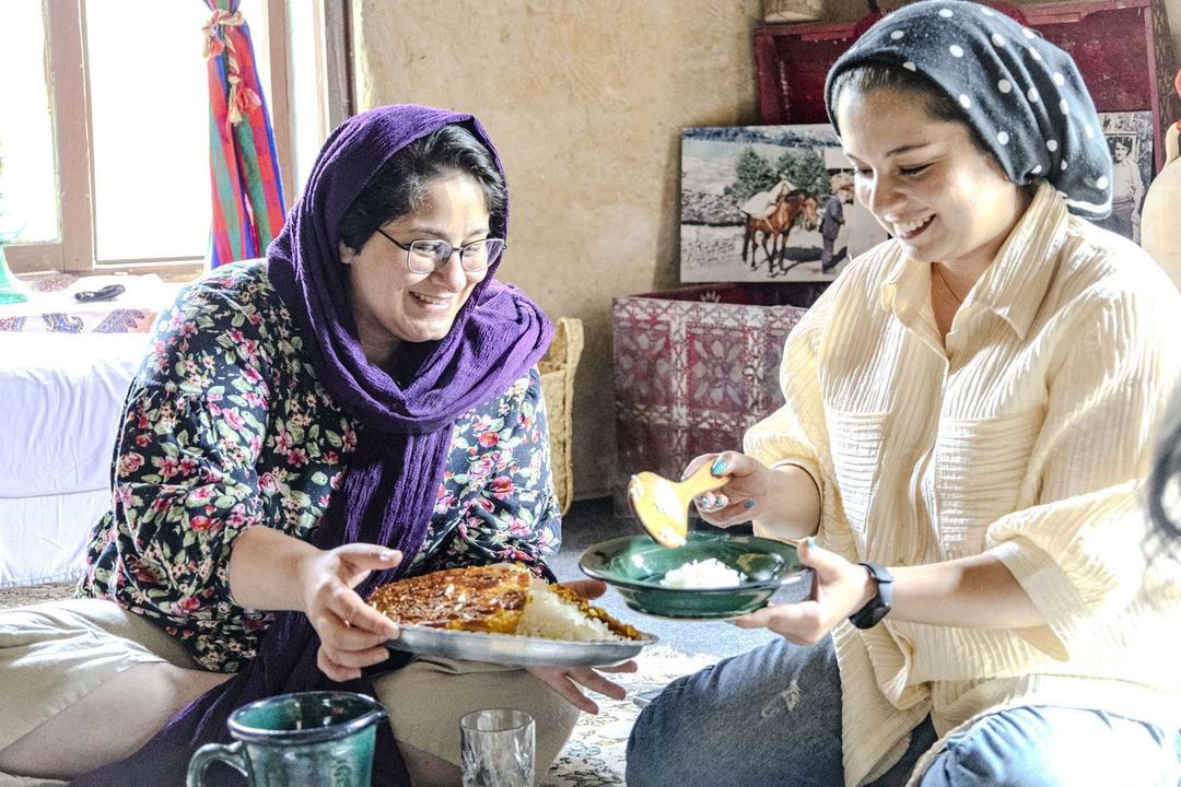 رزرو آنلاین پخت مرغ شکم‌پر در مزرعه