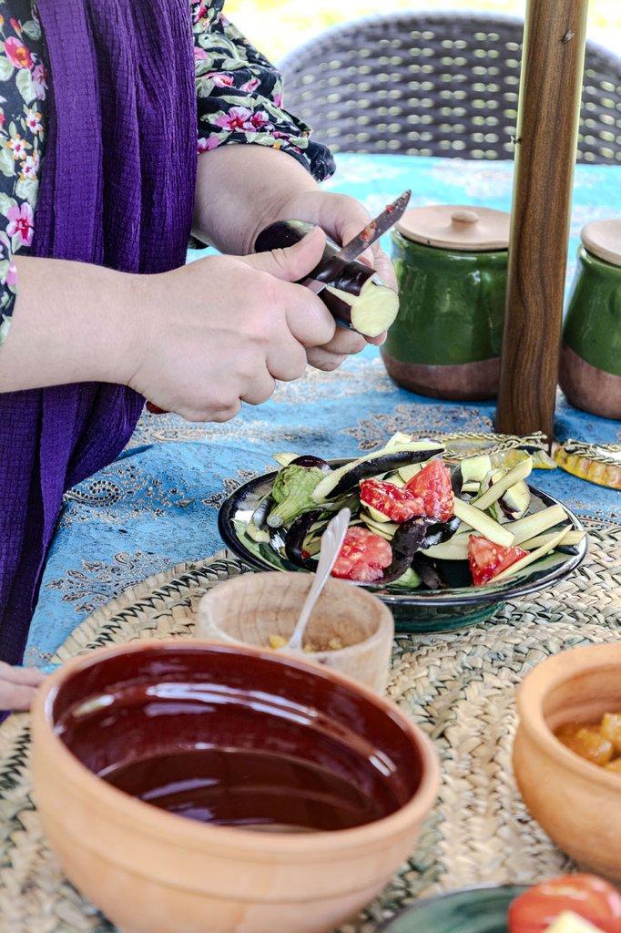 رزرو آنلاین پخت بادمجان شکم‌پر در مزرعه