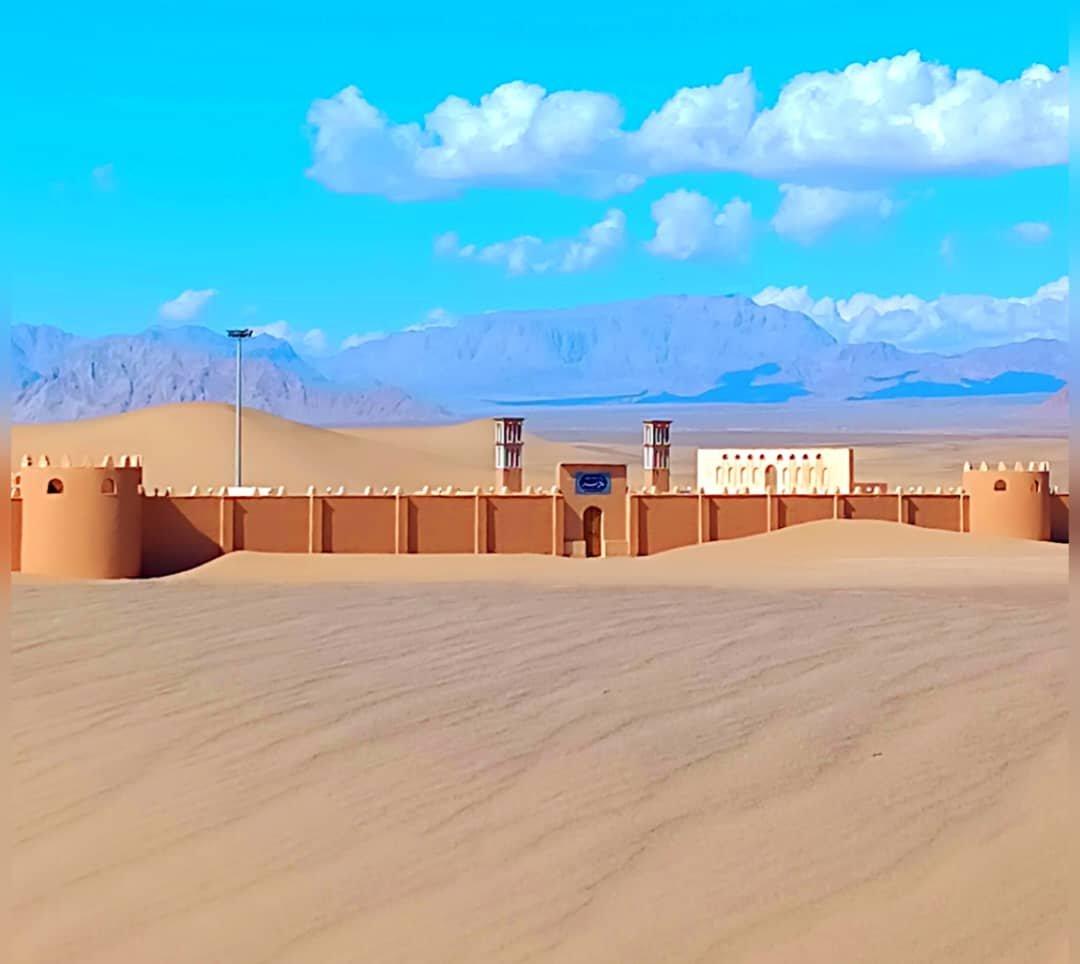 رزرو آنلاین شب‌نشینی در کویر یزد