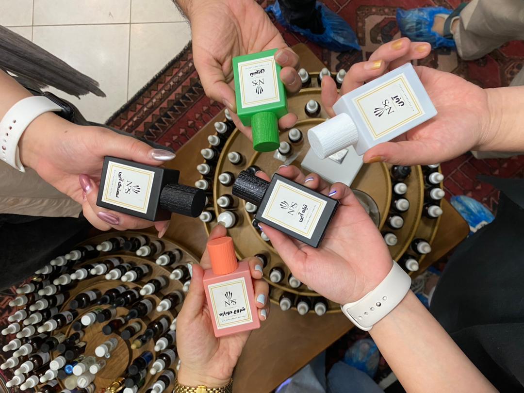 ایونت ساخت عطر شخصی در مدرسه عطر سازی الف