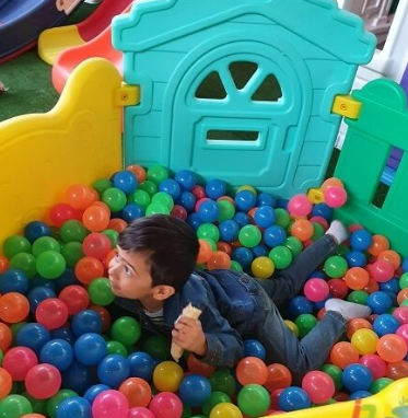 خرید بلیط تجربه استخر توپ کودک دریاچه گلبهار