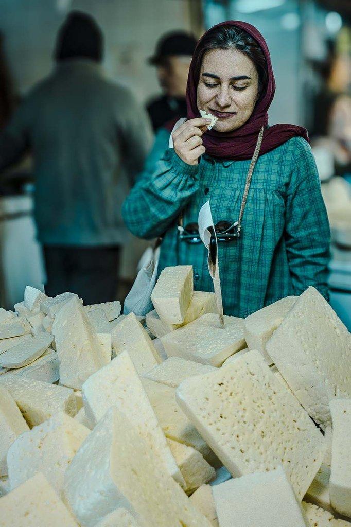 رزرو آنلاین صبحانه و مزه‌گردی در بازار رشت
