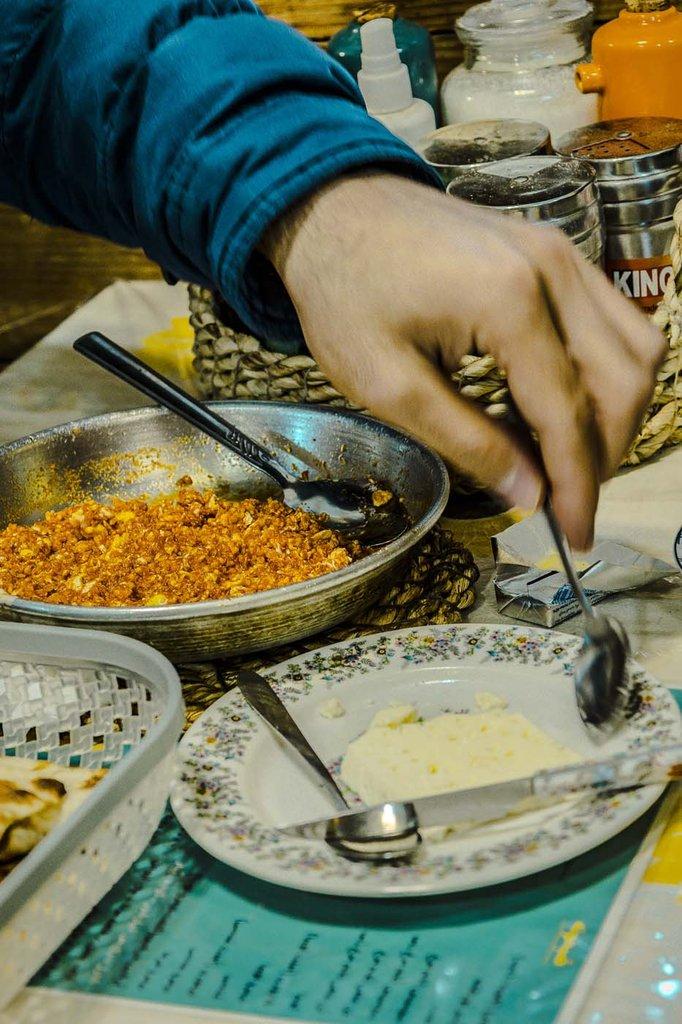 رزرو آنلاین صبحانه و مزه‌گردی در بازار رشت