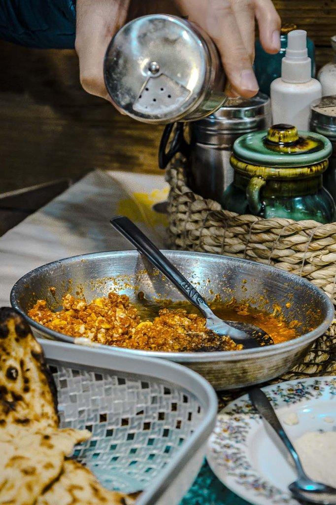 رزرو آنلاین صبحانه و مزه‌گردی در بازار رشت