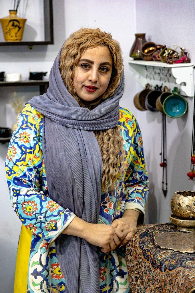رزرو آنلاین تجربه سفالگری در کاشان با عاطفه