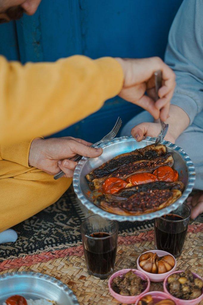 رزرو آنلاین تجربه پخت بادمجون شکم‌پر مازندرانی در شیرگاه