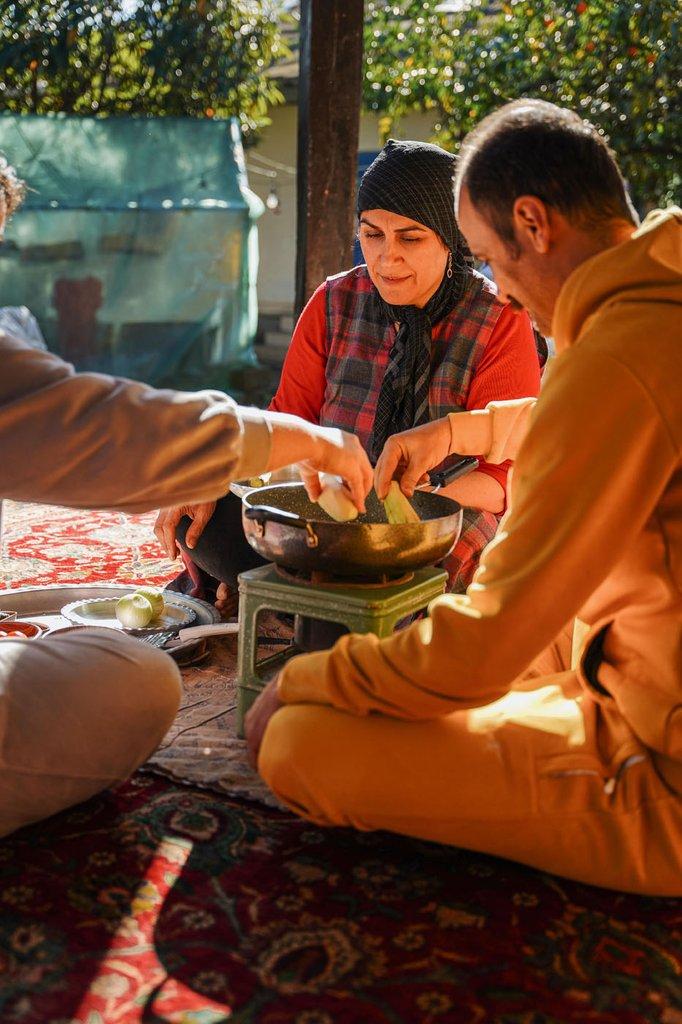 رزرو آنلاین تجربه پخت بادمجون شکم‌پر مازندرانی در شیرگاه