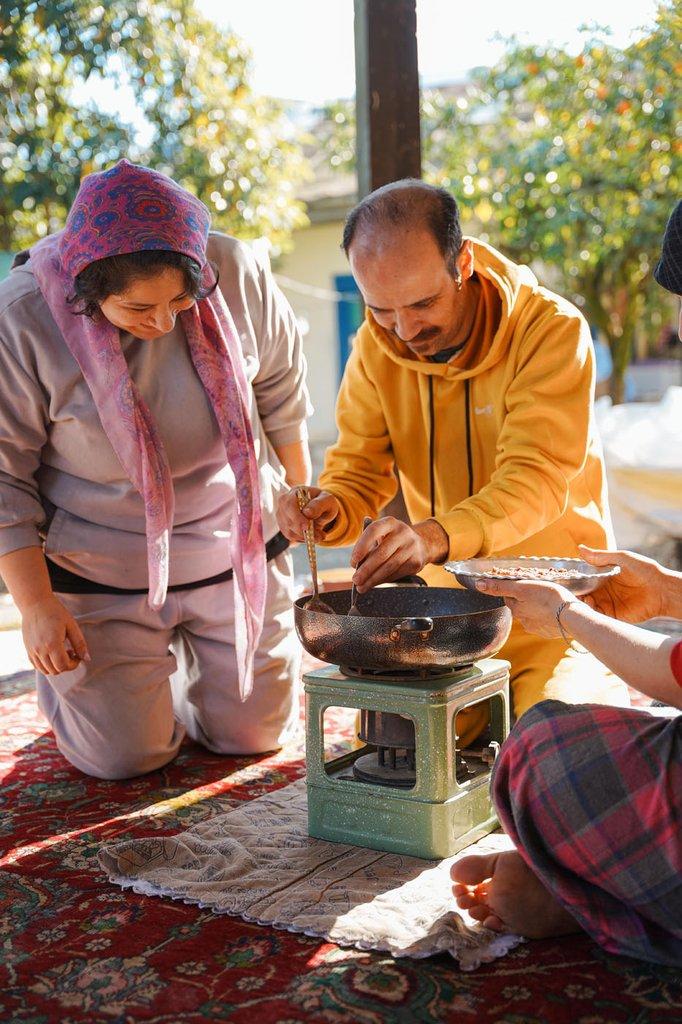 رزرو آنلاین تجربه پخت بادمجون شکم‌پر مازندرانی در شیرگاه
