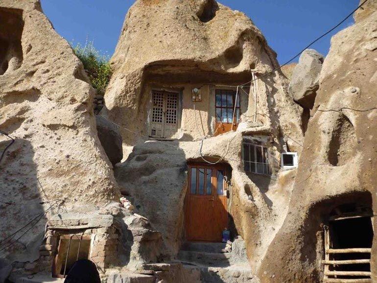 رزرو آنلاین تجربه قدم زدن در روستای صخره‌ای کندوان