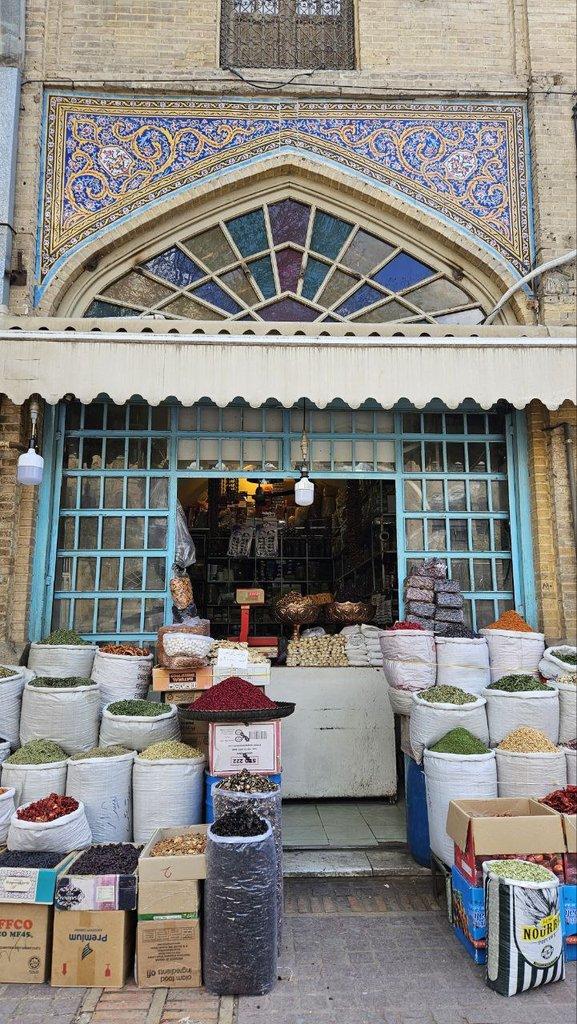رزرو آنلاین گشت‌وگذار در سوغات‌سرا و بازار شیراز