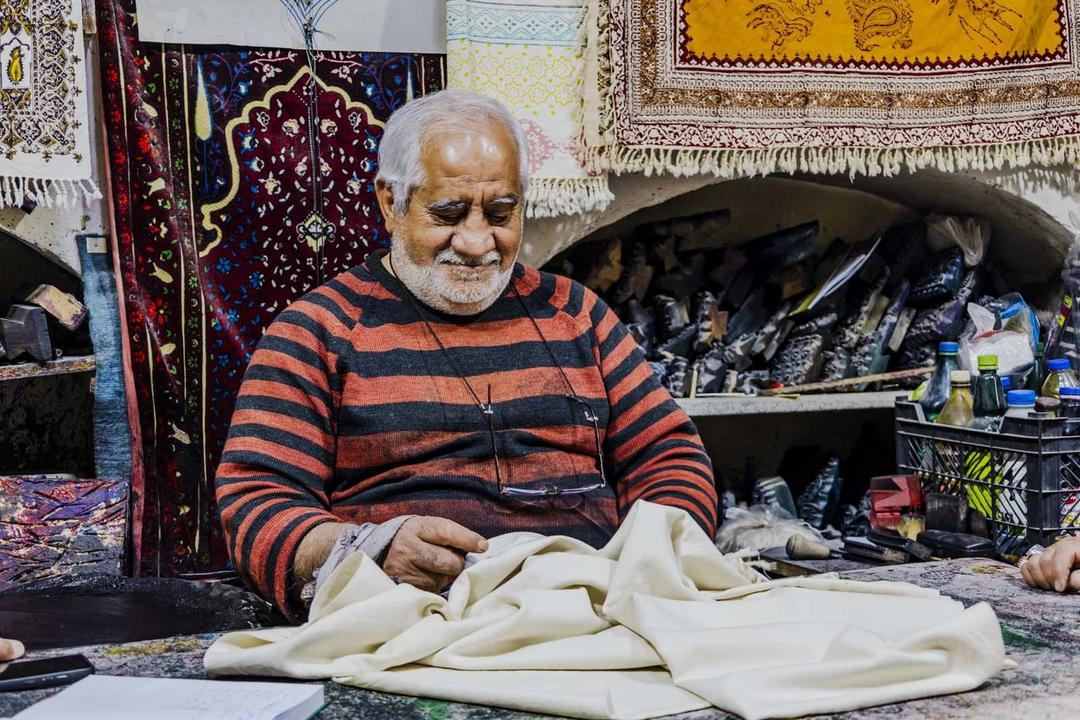 رزرو آنلاین تجربه قلمکاری با آقا عباد