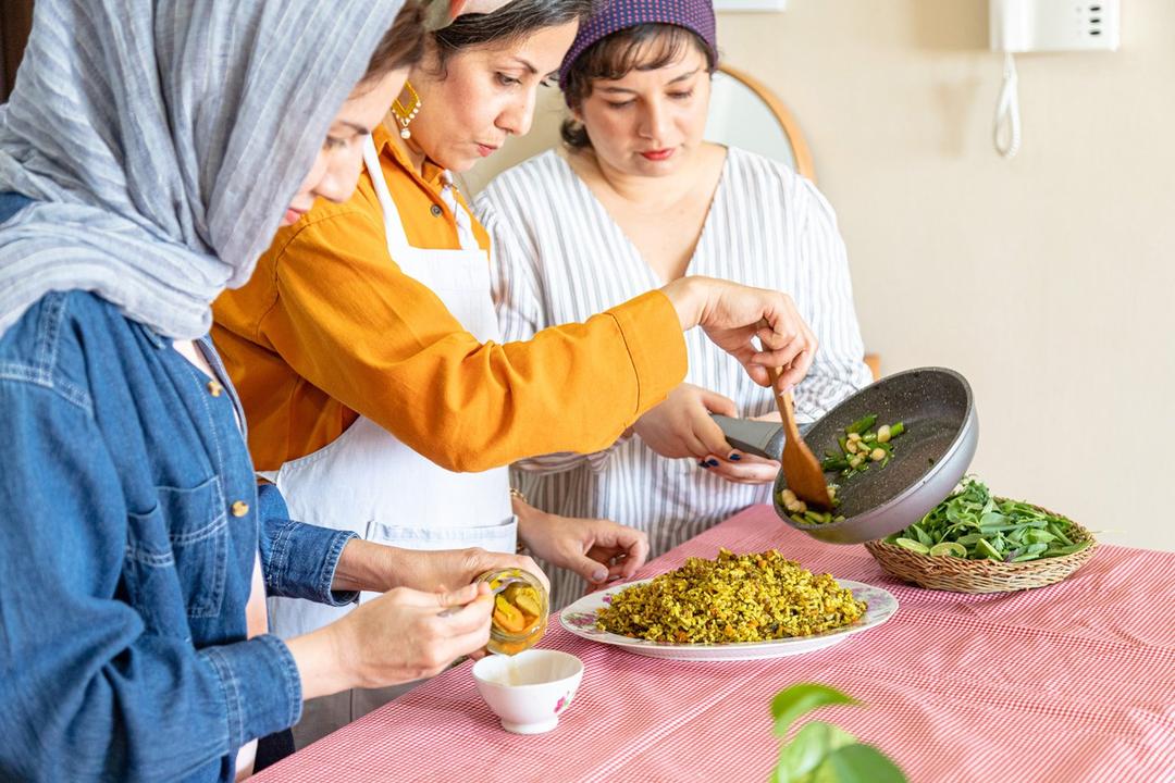 رزرو آنلاین تجربه سفره اصیل شیرازی با نجمه