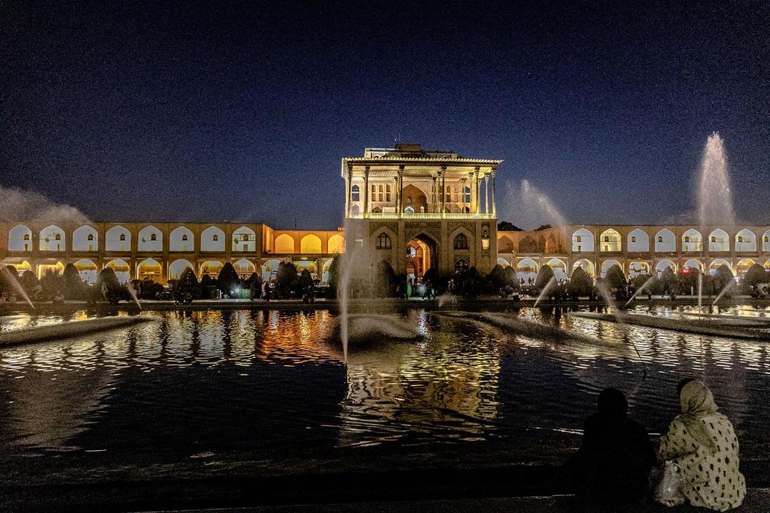 رزرو آنلاین شب‌گردی در اصفهان از نقش جهان تا چهارباغ