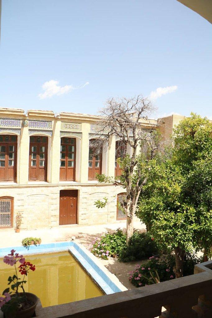 رزرو آنلاین سفالگری در عمارت قاجاری