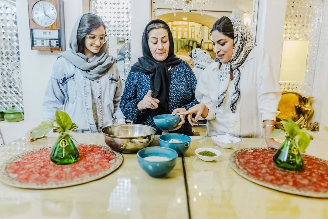 رزرو آنلاین تجربه پخت گوشت لوبیا غذای اصیل کاشان