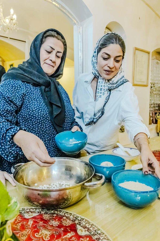 رزرو آنلاین تجربه پخت گوشت لوبیا غذای اصیل کاشان