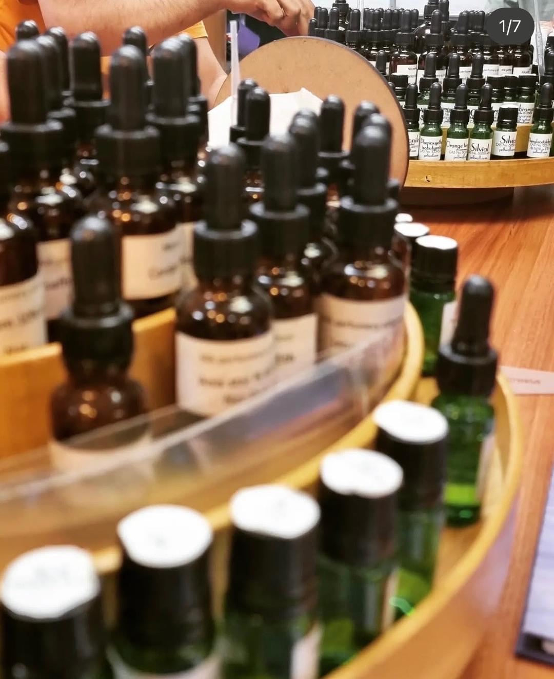 رزرو تجربه زیبای ورکشاپ عطرسازی در مدرسه عطر سازی نیک