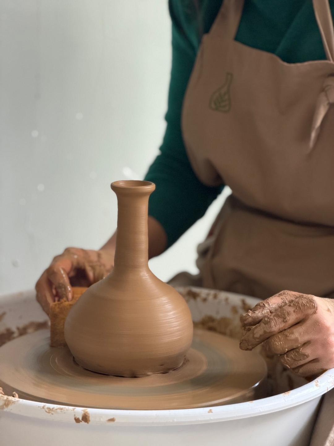 ورکشاپ سفالگری با چرخ سفال در کارگاه زیتون تهران