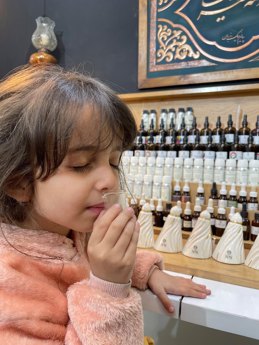 رزرو تجربه زیبای ورکشاپ عطرسازی در مدرسه عطر سازی نیک