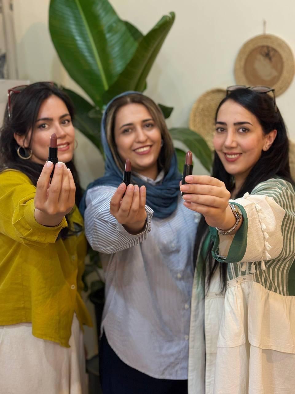 ورکشاپ رژلب‌سازی